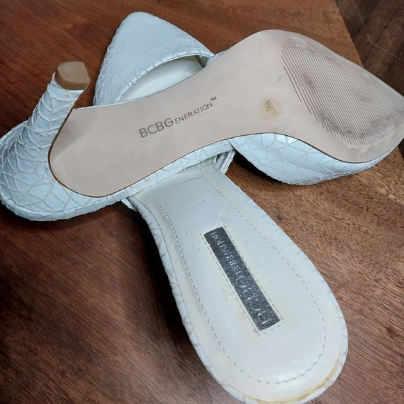 BCBG Generation Size 9 White Heels - Picture 7 of 9